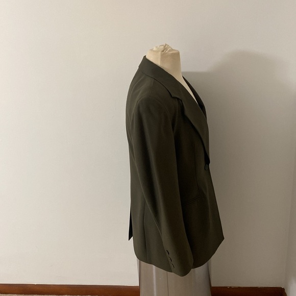Beautiful Cache Greenish color Suit, Excellent Condition, absolutely no flaws, - Picture 7 of 16